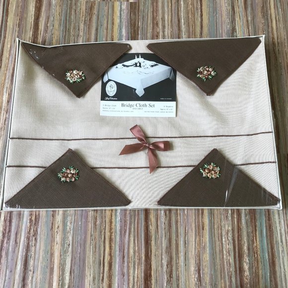 Bridge Set by Lady Christina Tablecloth & Napkin Table Linens Made in Canada - Picture 3 of 6